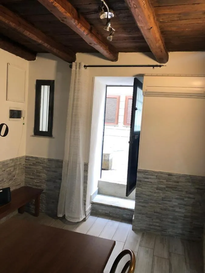 La Casetta Del Borgo Palermo 0*,